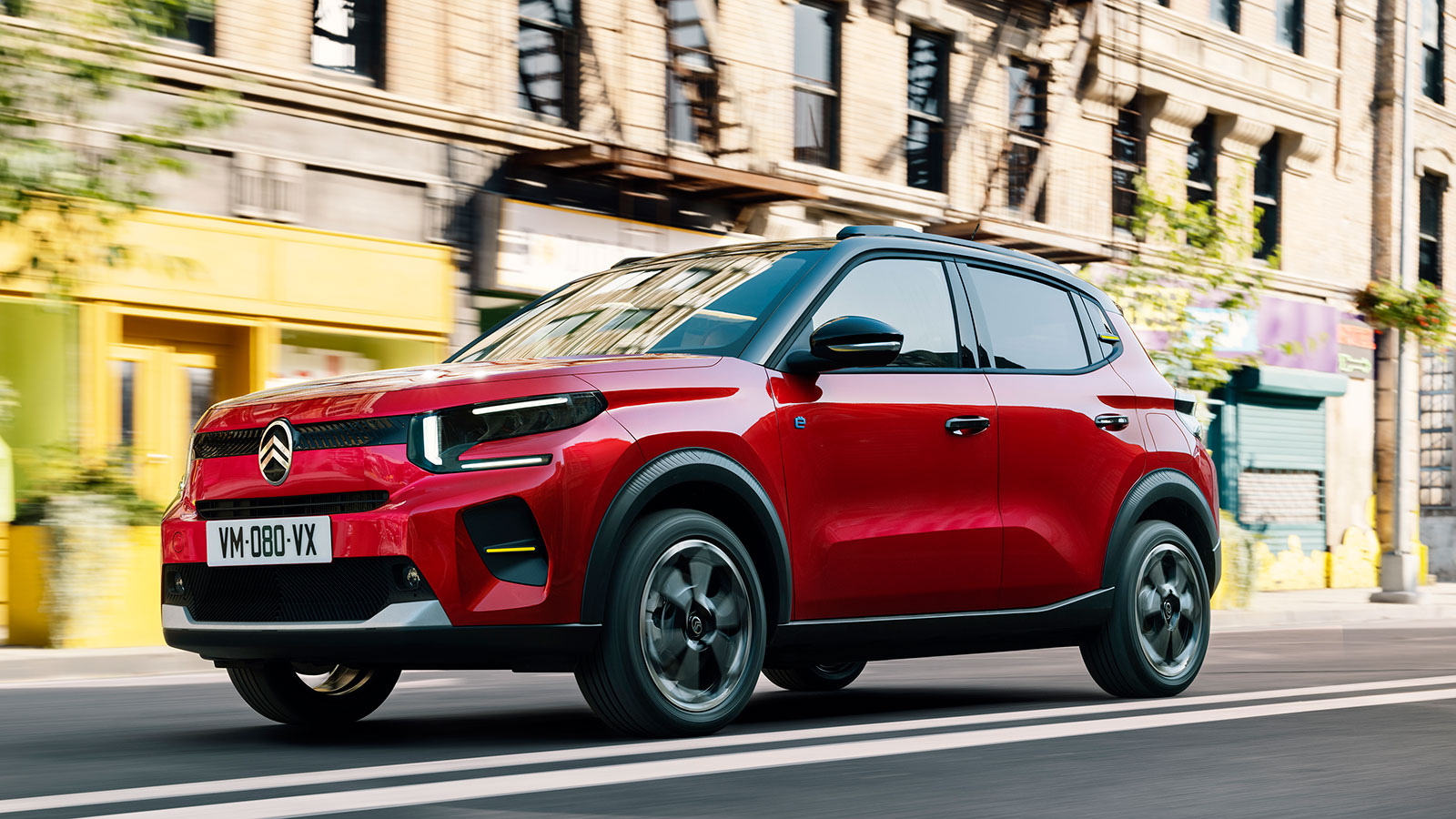 Παρά το γεγονός ότι το νέο e-C3 κράτησε το compact μήκος του στα 4 μ., στο μάτι δείχνει πιο μεγάλο από όσο είναι 